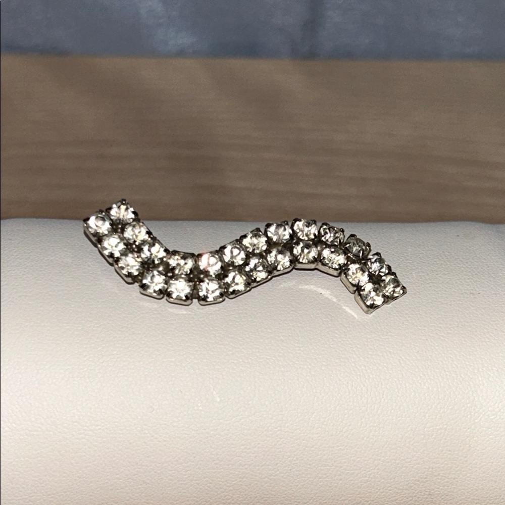 Silver Rhinestone Wave Brooch - Picture 2 of 4